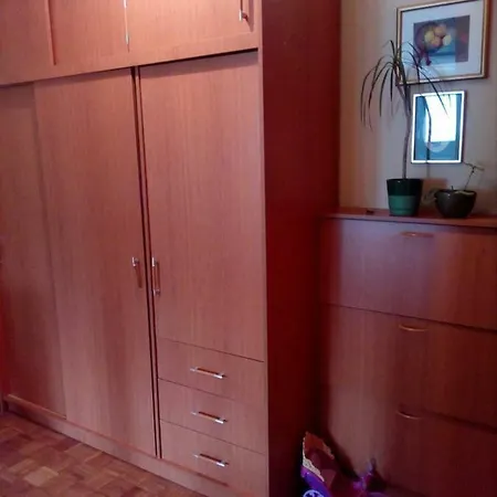 Ac/Dc Apartment